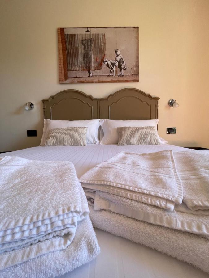 Al Laghetto La Morra Bed and Breakfast Eksteriør billede